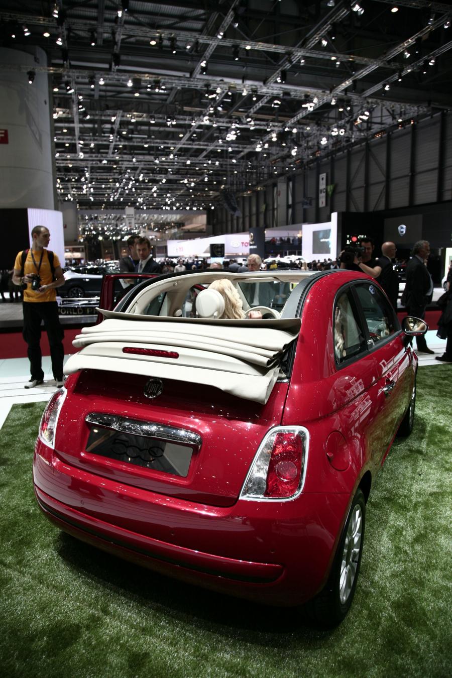  Fiat 500C 2010 года  (фото 2 из 25)